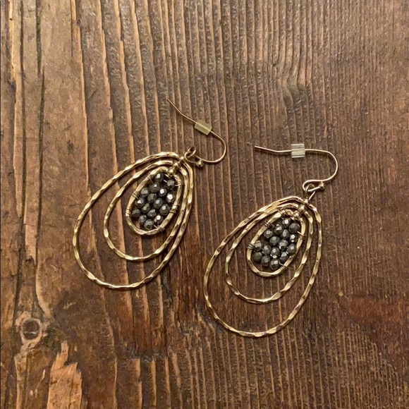 Jewelry - Boho look gold wire earrings with gray stones